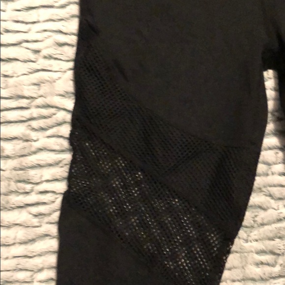 Fabletics cropped workout leggings - Picture 2 of 3